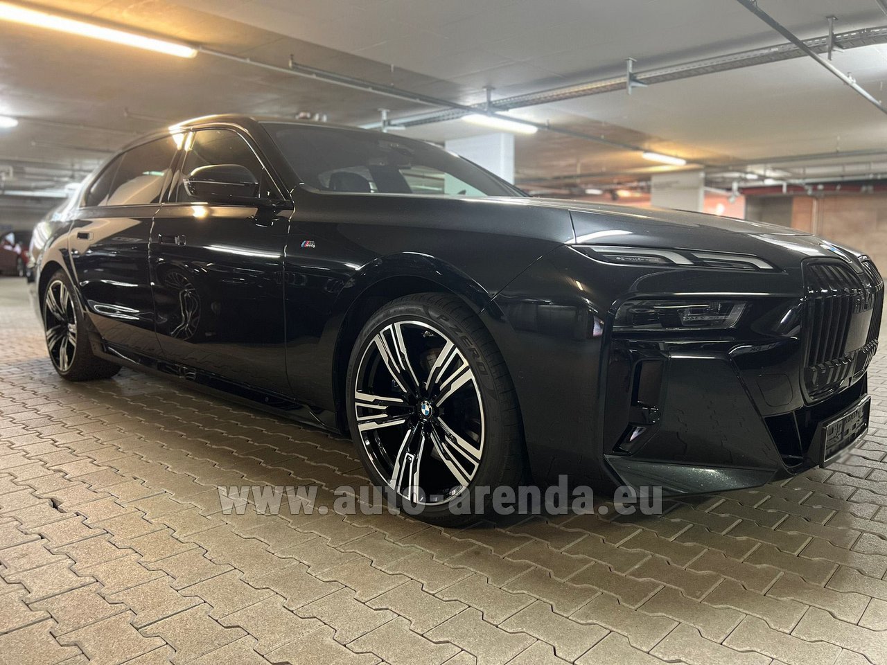 Аренда автомобиля БМВ 740d Long XDrive 2024 в Вене