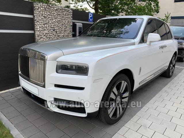 Transfer from Salzburg to Munich Airport General Aviation Terminal GAT by Rolls-Royce Cullinan Graphite car