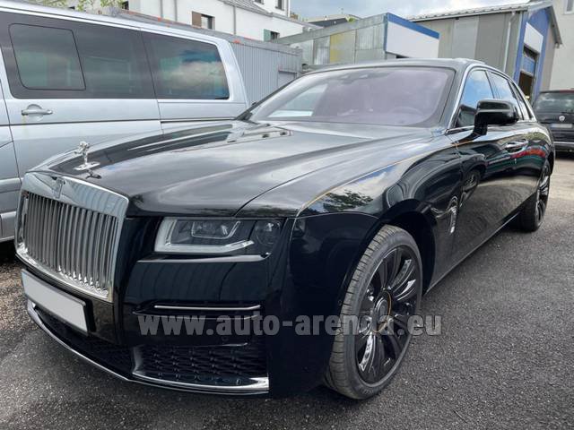 Transfer from Saalbach to Munich Airport General Aviation Terminal GAT by Rolls-Royce GHOST Long car