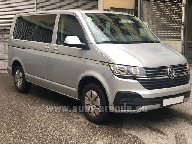 Transfer from Vienna to Munich Airport by Volkswagen Caravelle car